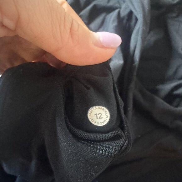 Lululemon high neck, cross back size 12 - Picture 3 of 3